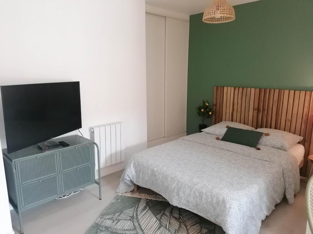 Le Studio Vert Climatise Situe 10 Min De Blaye Et De Sa Citadelle Apartman Eyrans-de Soudiac Kültér fotó